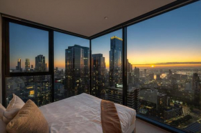 3BR with 180 Degrees Ocean and City Views, Pool, Spa and Gym